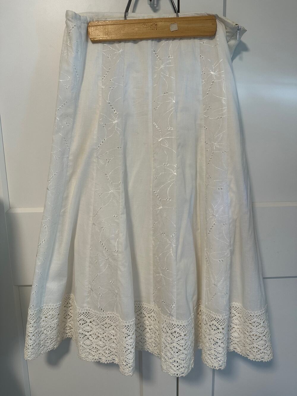66. Vintage Allison Taylor skirt; white; Size 12